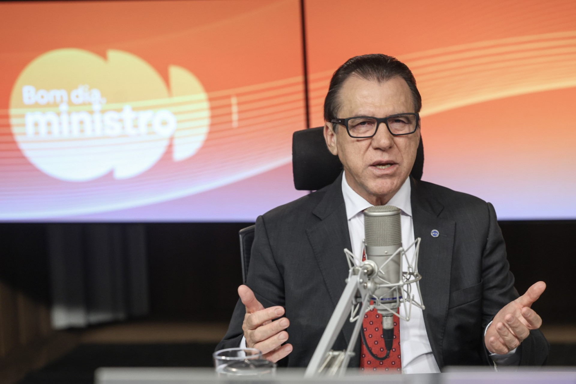Entidades fazem 'terrorismo' contra fim da escala 6x1, diz ministro do Trabalho