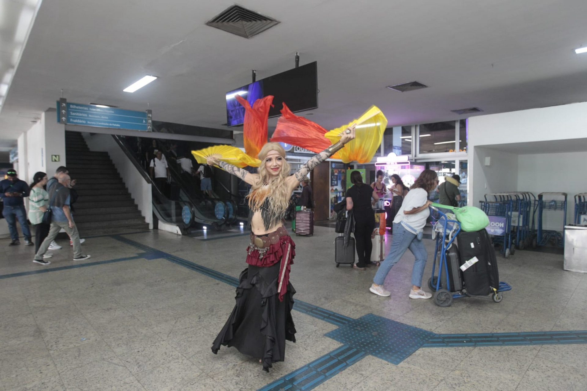 Izlene Cristina se apresentou na Rodoviária do Rio na manhã desta quinta-feira - Reginaldo Pimenta / Agência O Dia