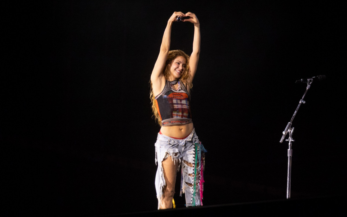 Shakira interagiu com os fãs durante ensaio 