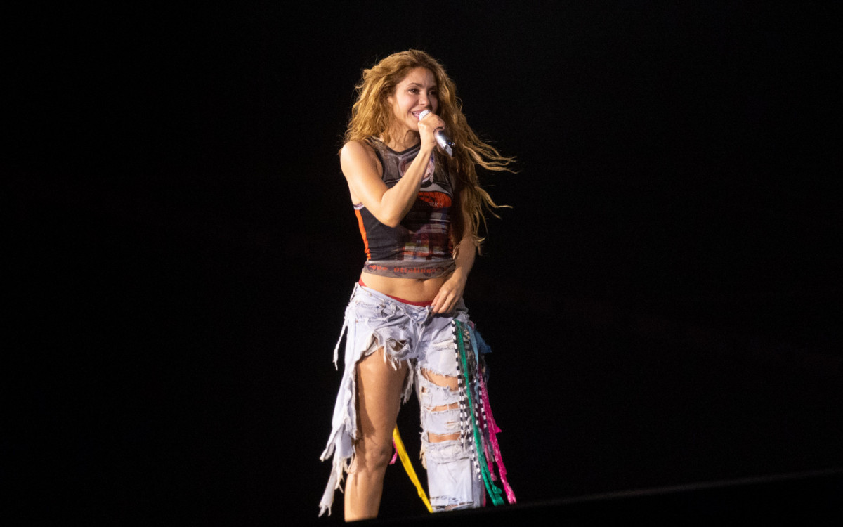 Shakira ensaiou na véspera de megashow na praia de Copacabana 