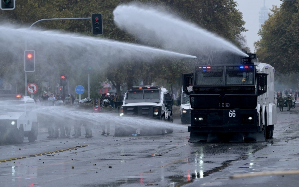 Confrontos e detenções marcam marcha pelo Dia do Trabalho no Chile