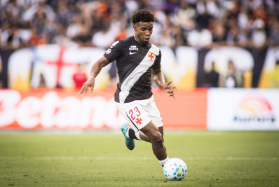 Absolvido pelo STJD, Thiago Mendes está disponível para enfrentar o Flamengo