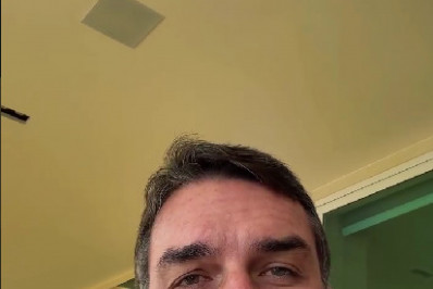 Flávio Bolsonaro diz que derrubada do veto foi presente de aniversário e honra aos injustiçados