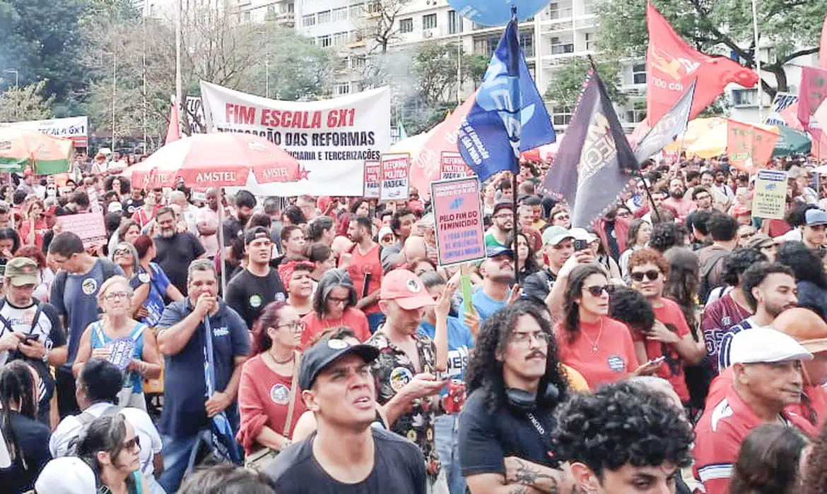 Sindicatos realizam ato pelo direito ao descanso e fim da escala 6x1