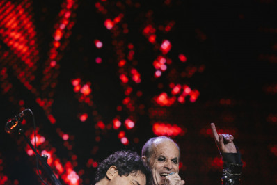 Ney Matogrosso participa de show do Barão Vermelho no Rio