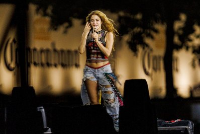 Fotos! Shakira ensaia na praia de Copacabana antes de show