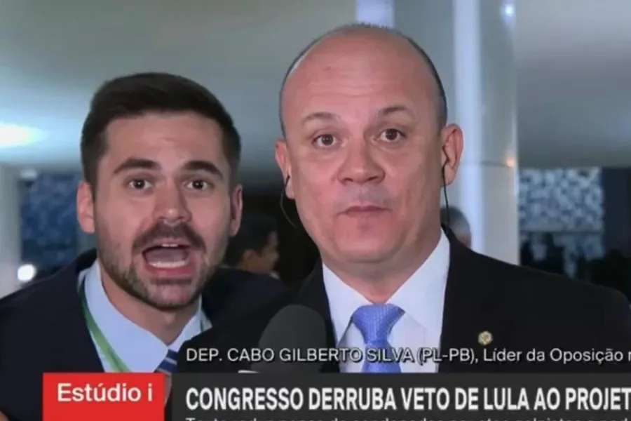 Assessor de Janones é exonerado após interromper entrevista na Câmara: 'Anistia é o car#lh*'