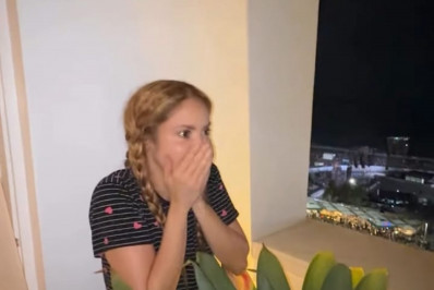 Vídeo: Shakira se surpreende com multidão em Copacabana