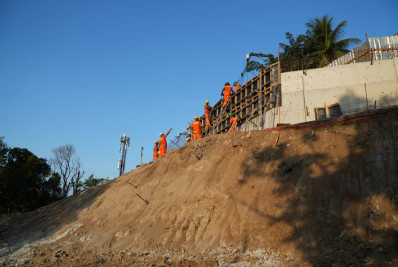 Obras de contenção de encosta no Lindo Parque seguem a todo vapor