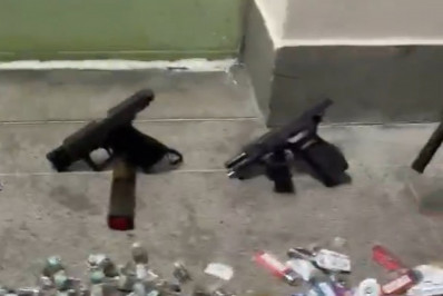 Dupla com armas e drogas fica ferida em confronto com a PM na Taquara