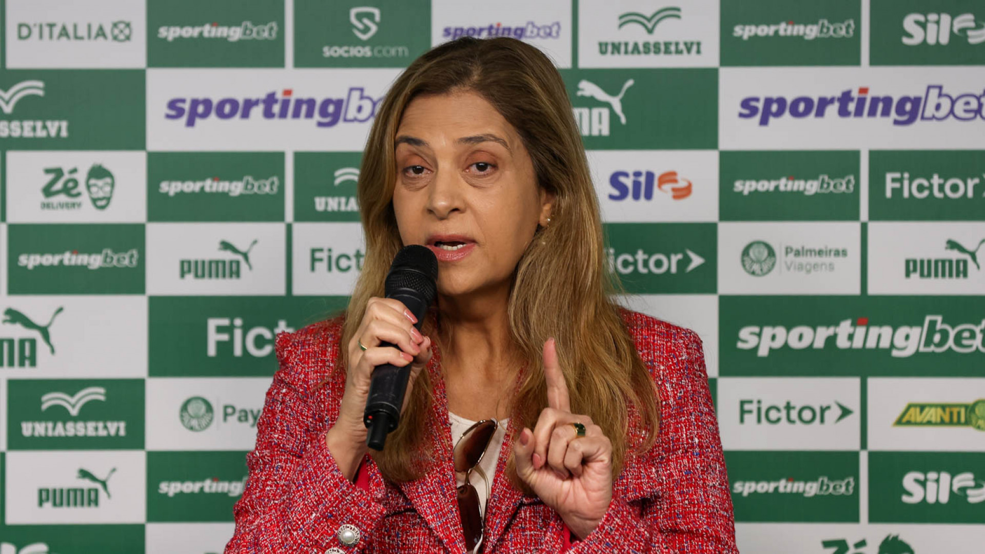 Leila Pereira alfineta Bap sobre shows no Maracanã: 'Quer largar o futebol?'