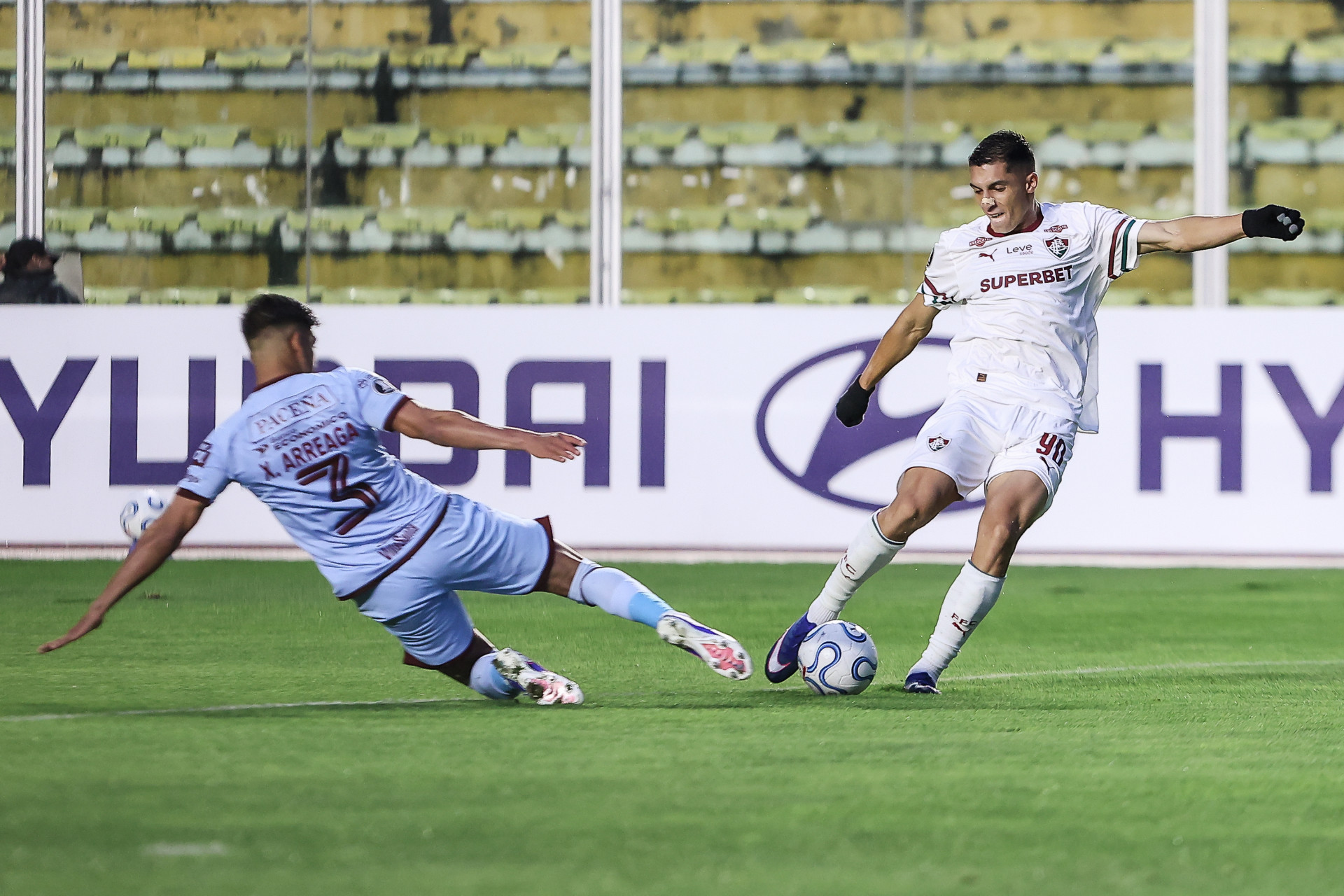 Fluminense abre mão de pressionar e não acerta o gol nenhuma vez contra o Bolívar