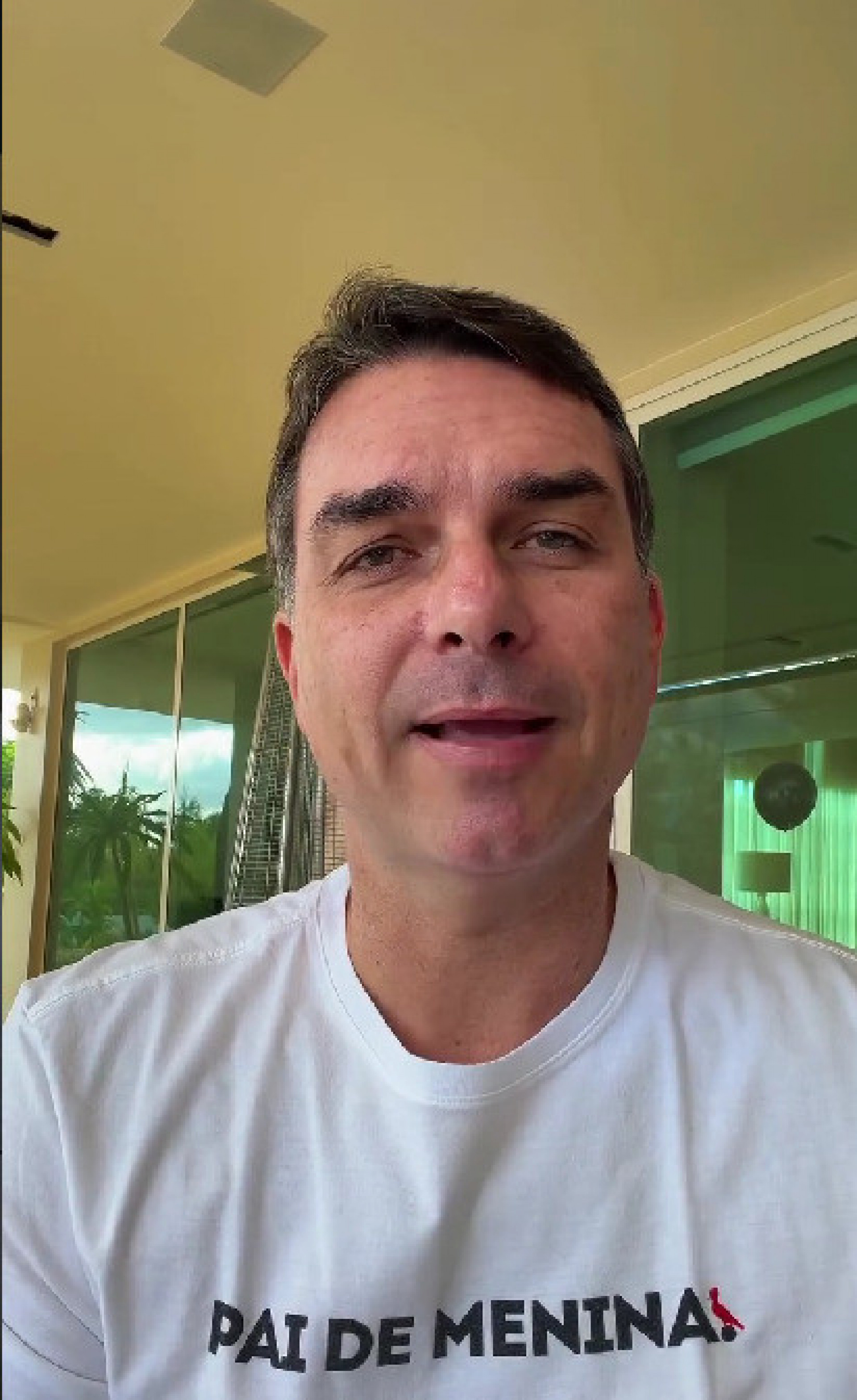 Senador Flávio Bolsonaro (PL-RJ) comemora o aniversário de 45 anos no dia 30 de abril
