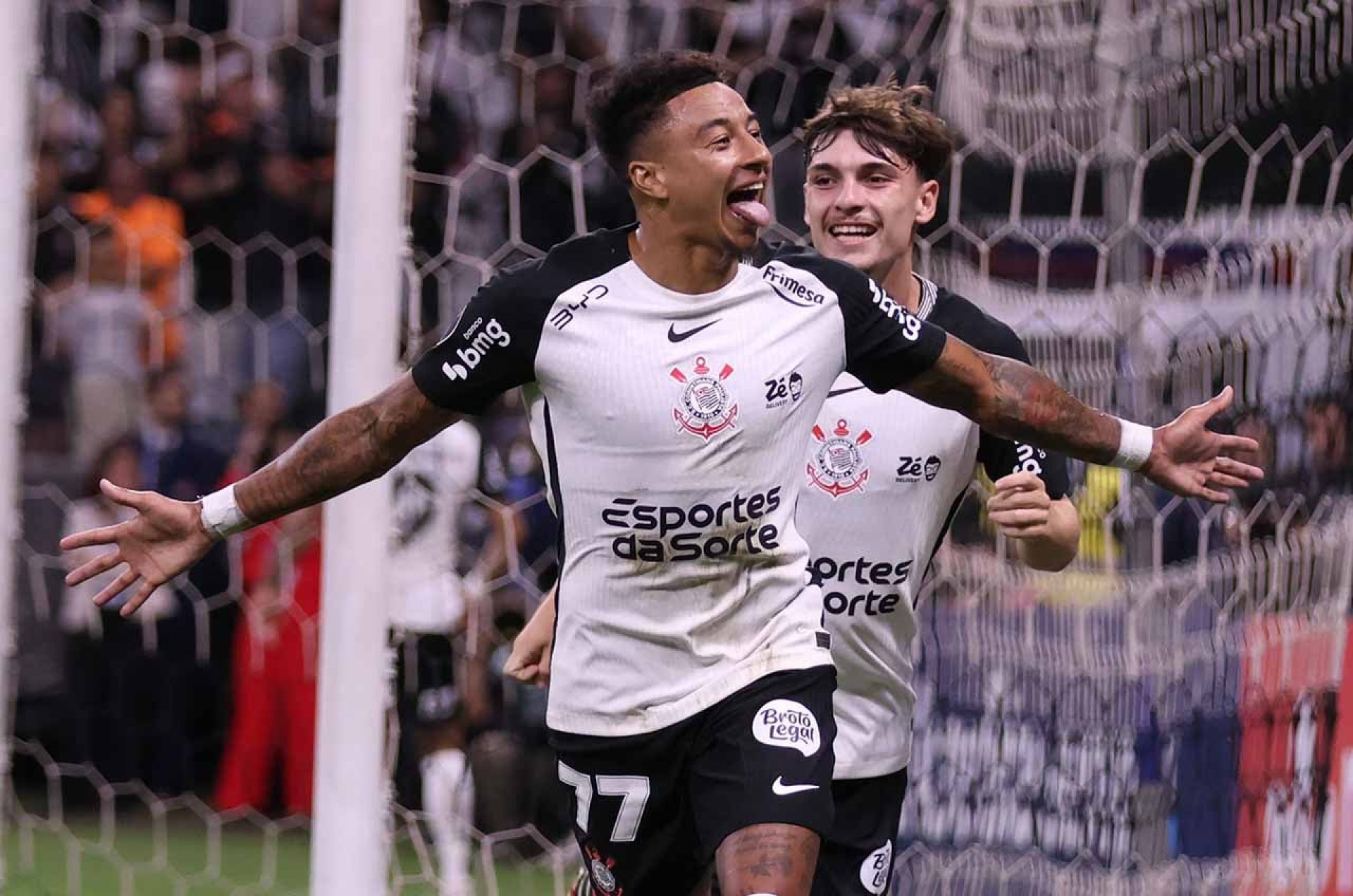 Lingard celebra primeiro gol na Arena e fase do Corinthians: ”Sensa&ccedil;&atilde;o diferente”
