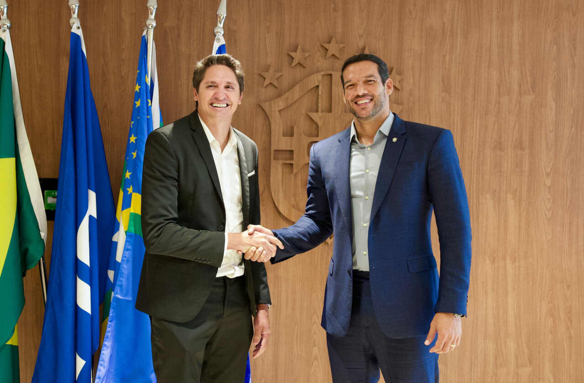 Edm&iacute;lson relembra corte de 2006 e lamenta lesionados da Sele&ccedil;&atilde;o para a Copa