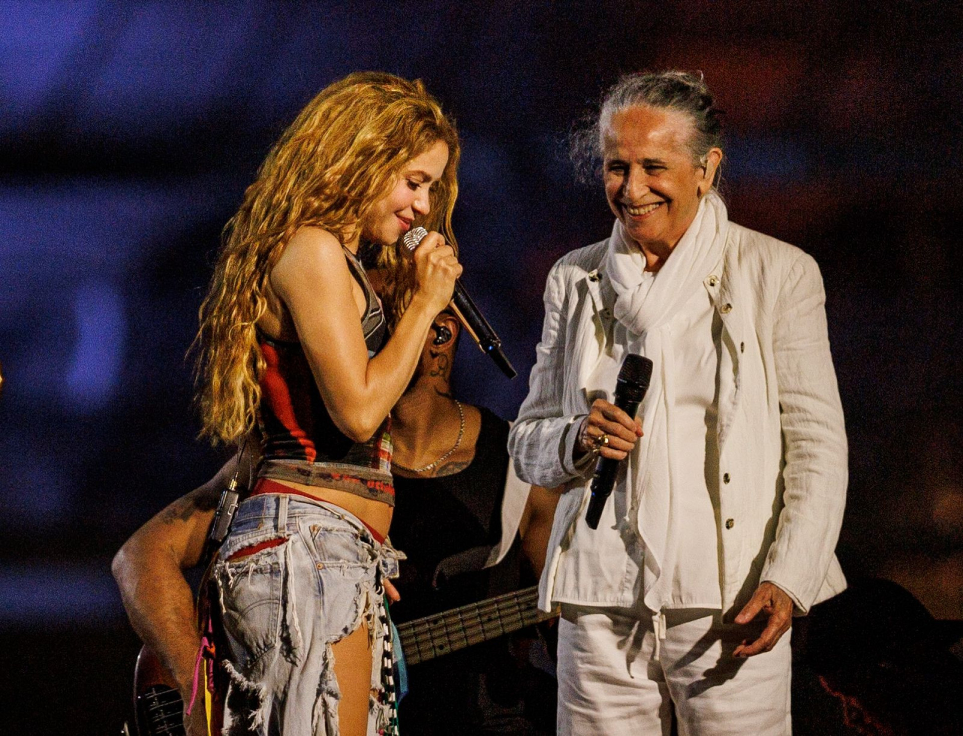 Maria Bethânia participou de ensaio em Copacabana com Shakira - Clayton Felizardo/Brazilnews