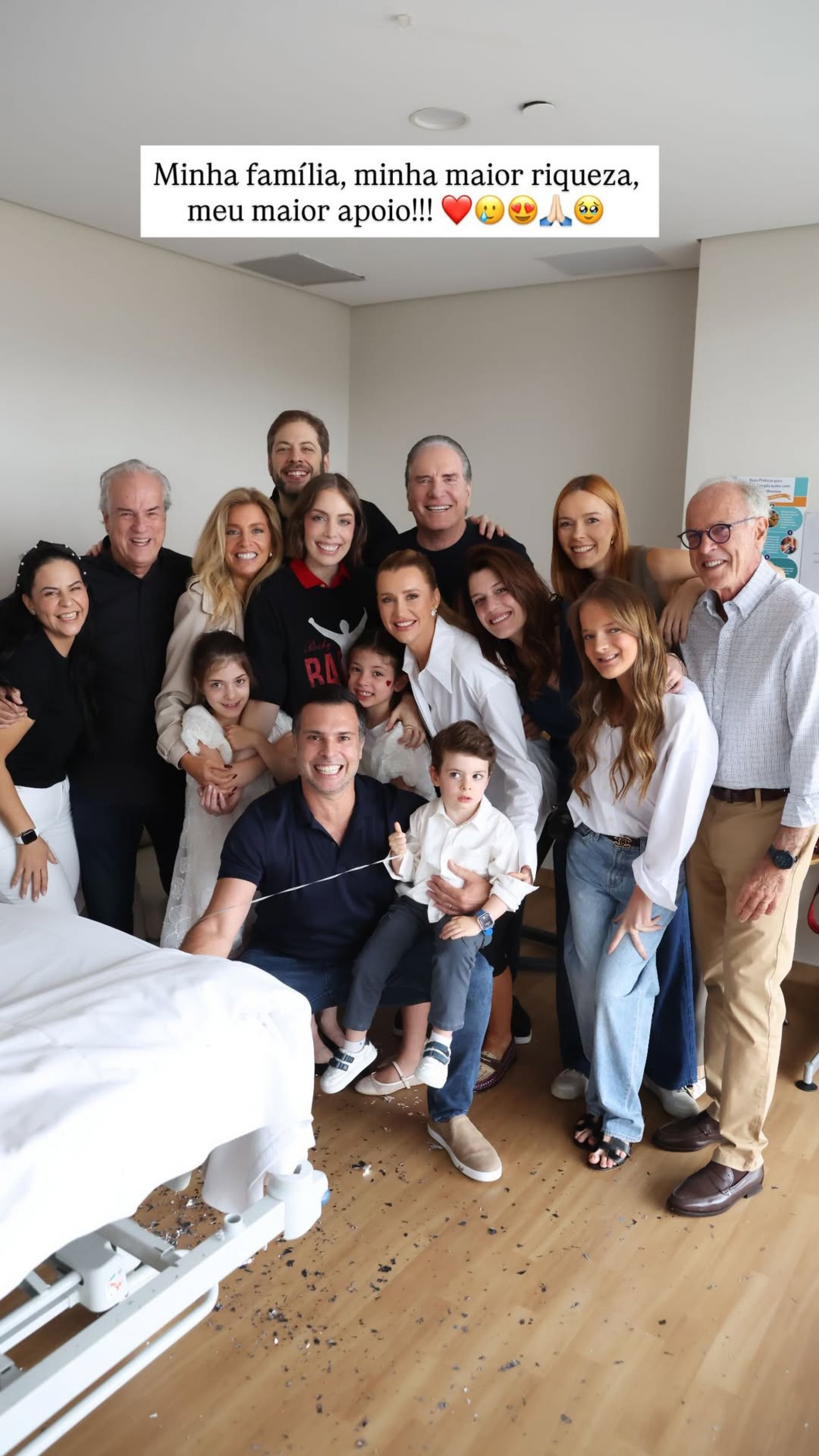 Fabiana Justus é surpreendida após última sessão de quimioterapia