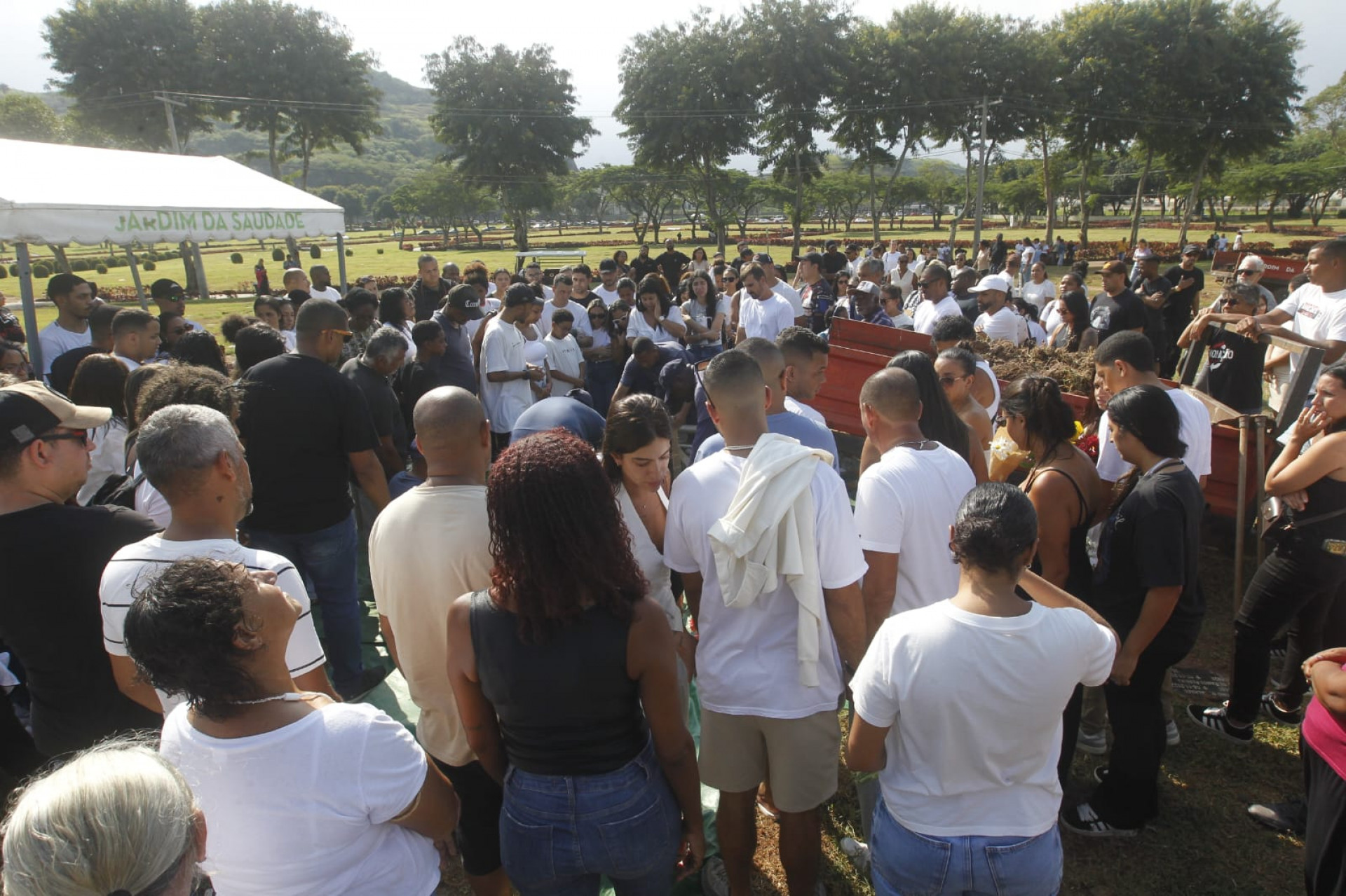 Sepultamento do casal Ariane e Ygor ocorreu no Cemitério Jardim da Saudade de Sulacap - Reginaldo Pimenta / Agência O Dia