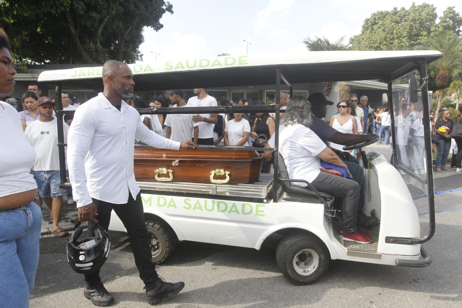 Sepultamento do casal Ariane e Ygor ocorreu no Cemitério Jardim da Saudade de Sulacap - Reginaldo Pimenta / Agência O Dia