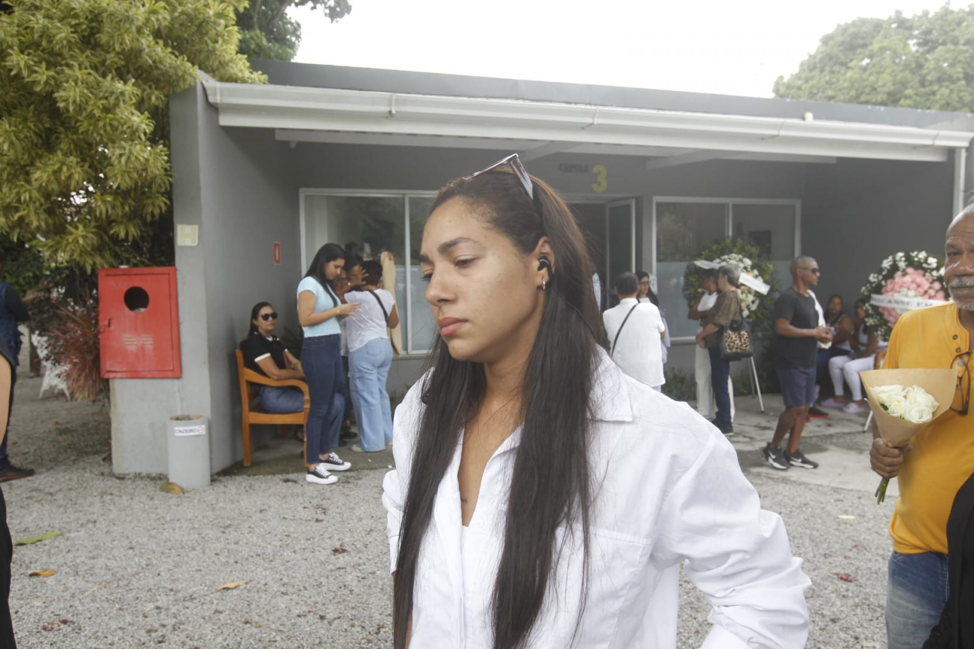 Taiane Tolentino, cunhada de Ariane, contou que a biomédica foi enterrada junto com o filho - Reginaldo Pimenta / Agência O Dia