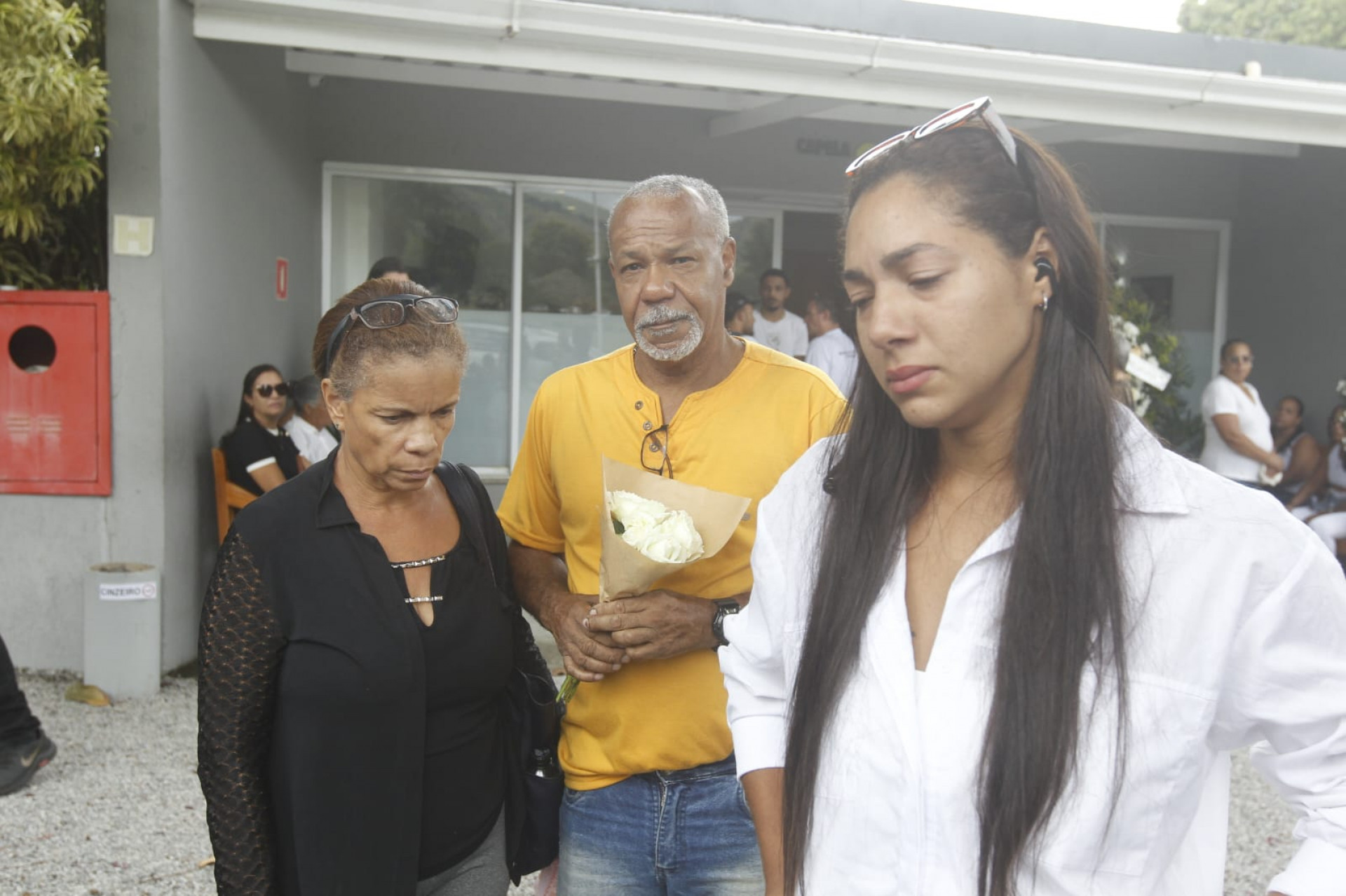 Taiane Tolentino, cunhada de Ariane, contou que a biomédica foi enterrada junto com o filho - Reginaldo Pimenta / Agência O Dia