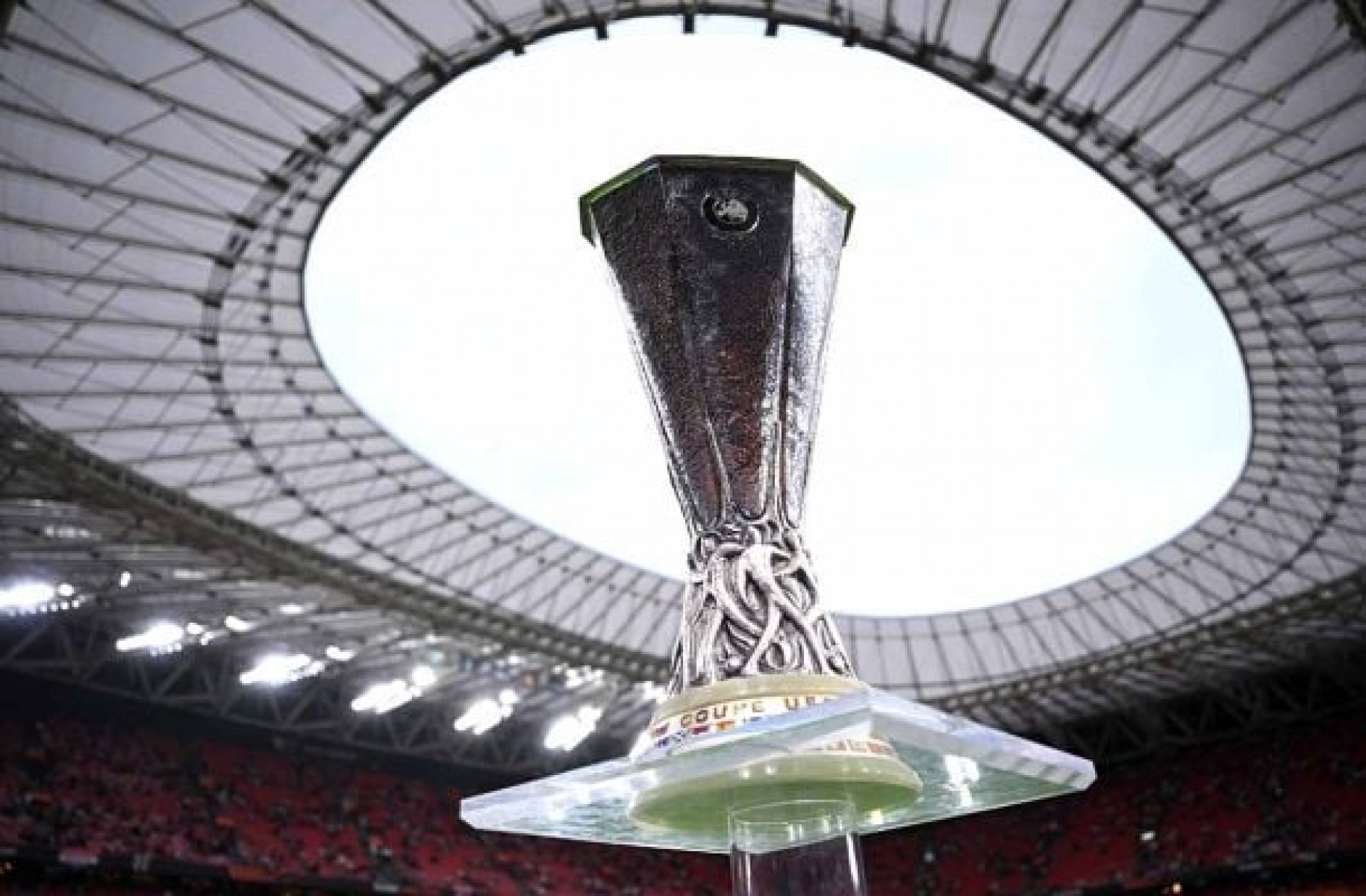 Caz&eacute;TV &eacute; superada por concorrente e perde direitos de torneios Uefa a partir de 2027/28