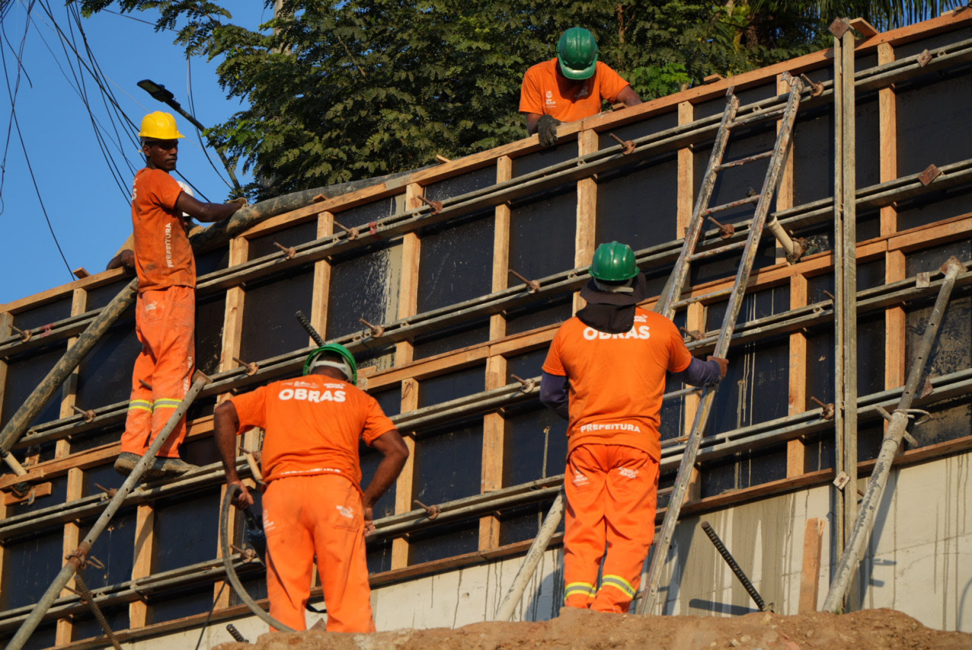 Obras de contenção de encosta no Lindo Parque seguem a todo vapor