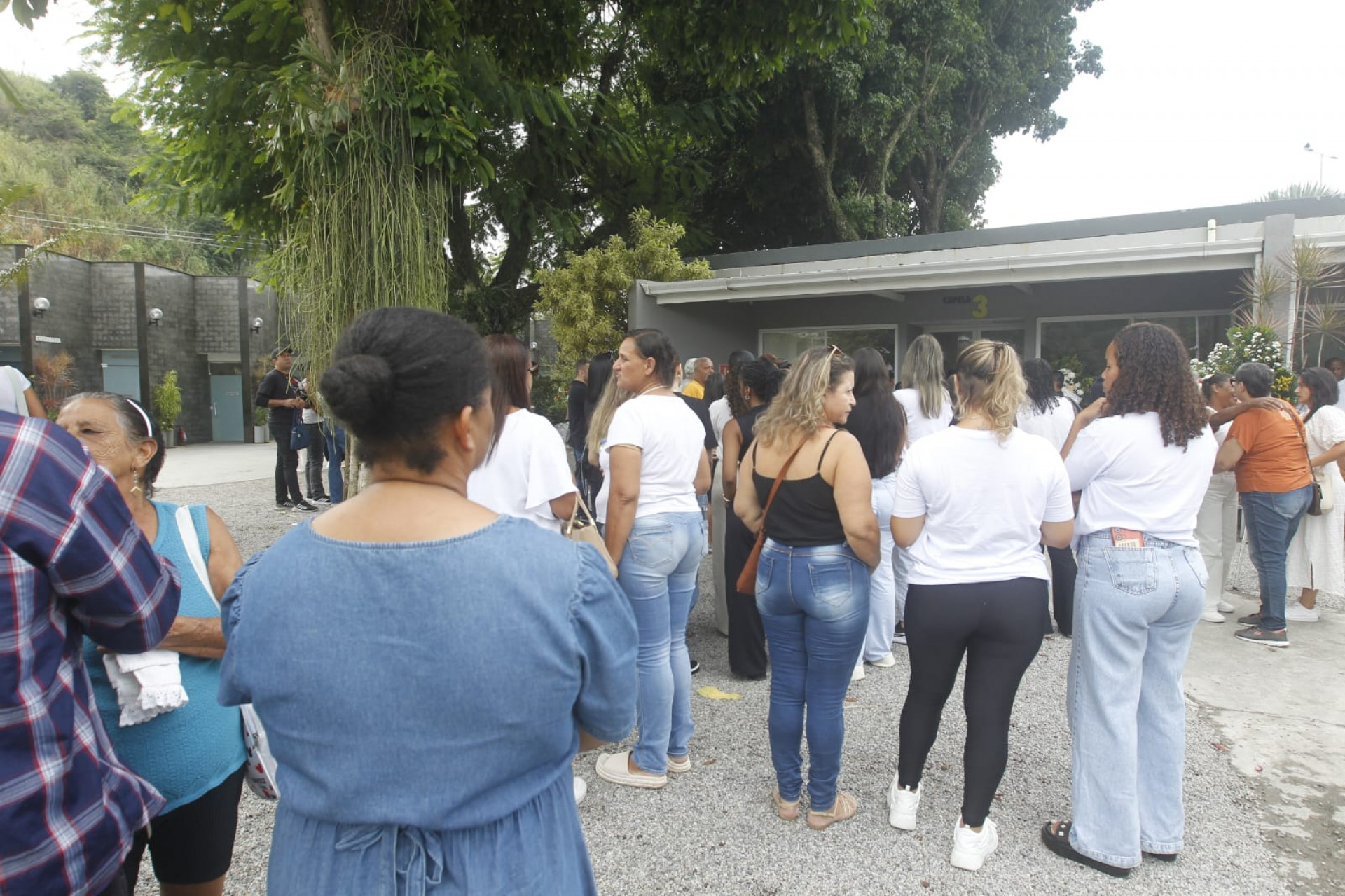 Familiares e amigos do casal prestaram últimas homenagens no Cemitério Jardim da Saudade - Reginaldo Pimenta / Agência O Dia
