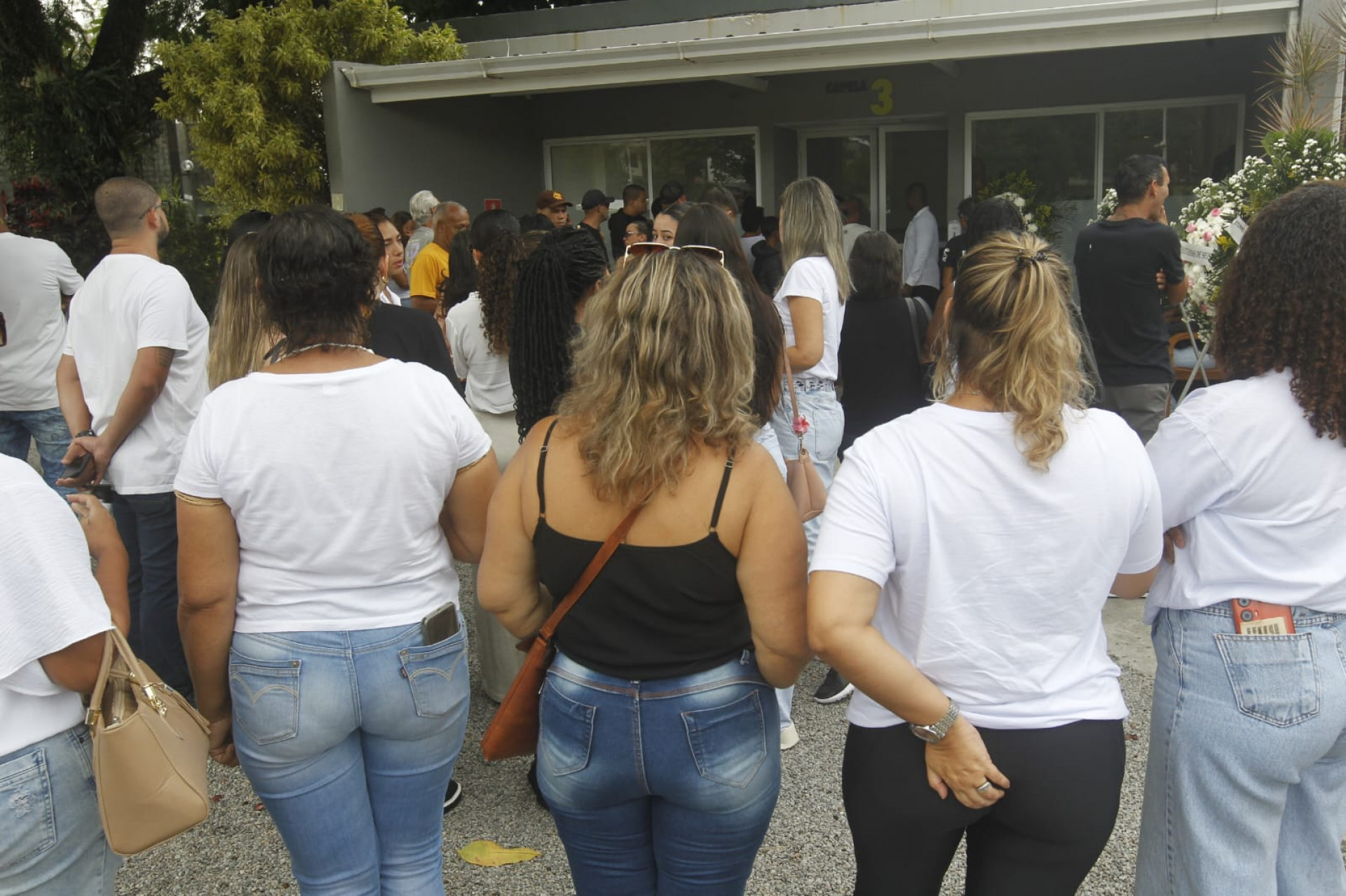 Familiares e amigos do casal prestaram últimas homenagens no Cemitério Jardim da Saudade - Reginaldo Pimenta / Agência O Dia