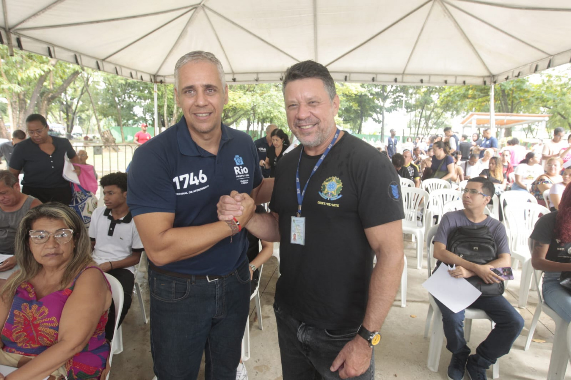 Secretário Manoel Vieira e o superintendente Claudio Secchin acompanharam a ação - Reginaldo Pimenta / Agência O Dia