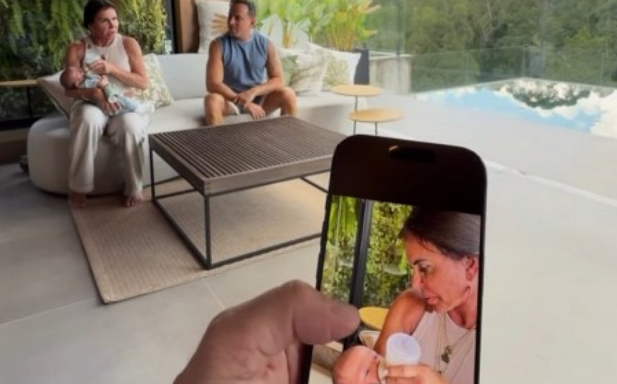 Gretchen pega o neto no colo pela primeira vez e relata reação do bebê