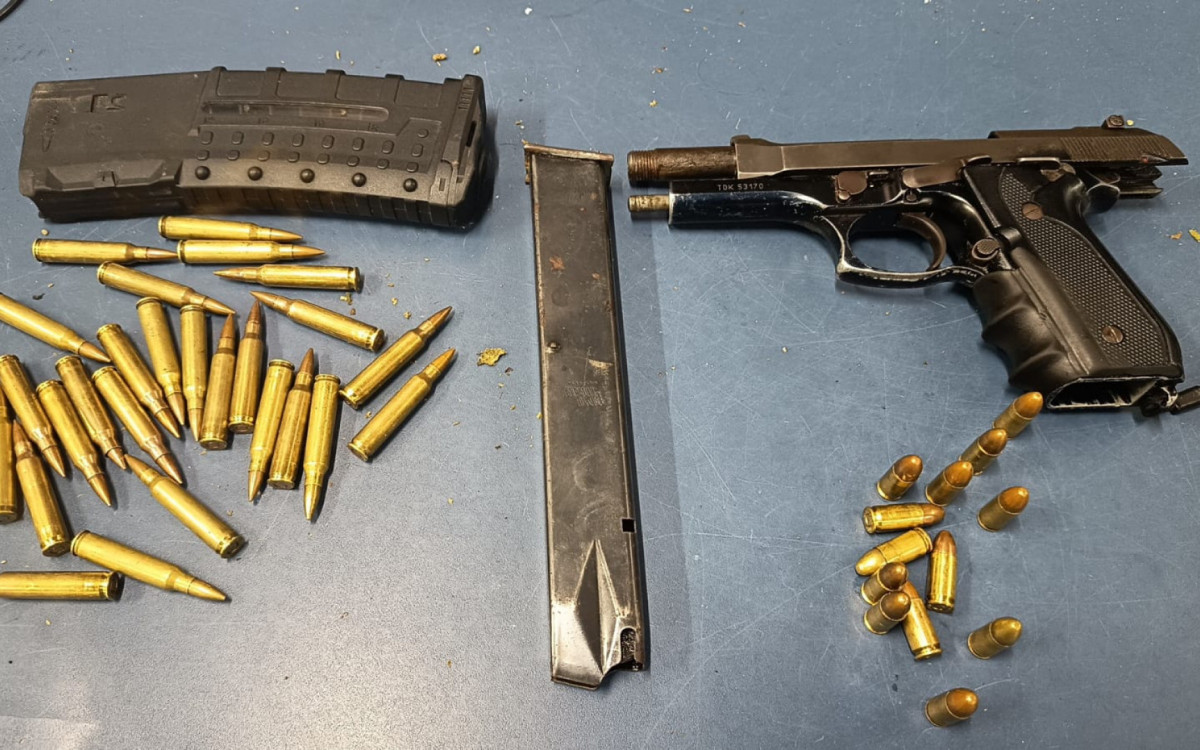 Material apreendido pelos policiais da 166ª DP