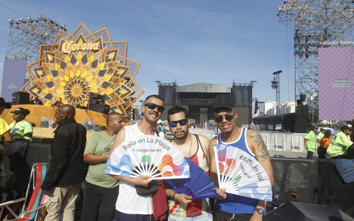 Fãs chegaram cedo para garantir o lugar próximo ao palco