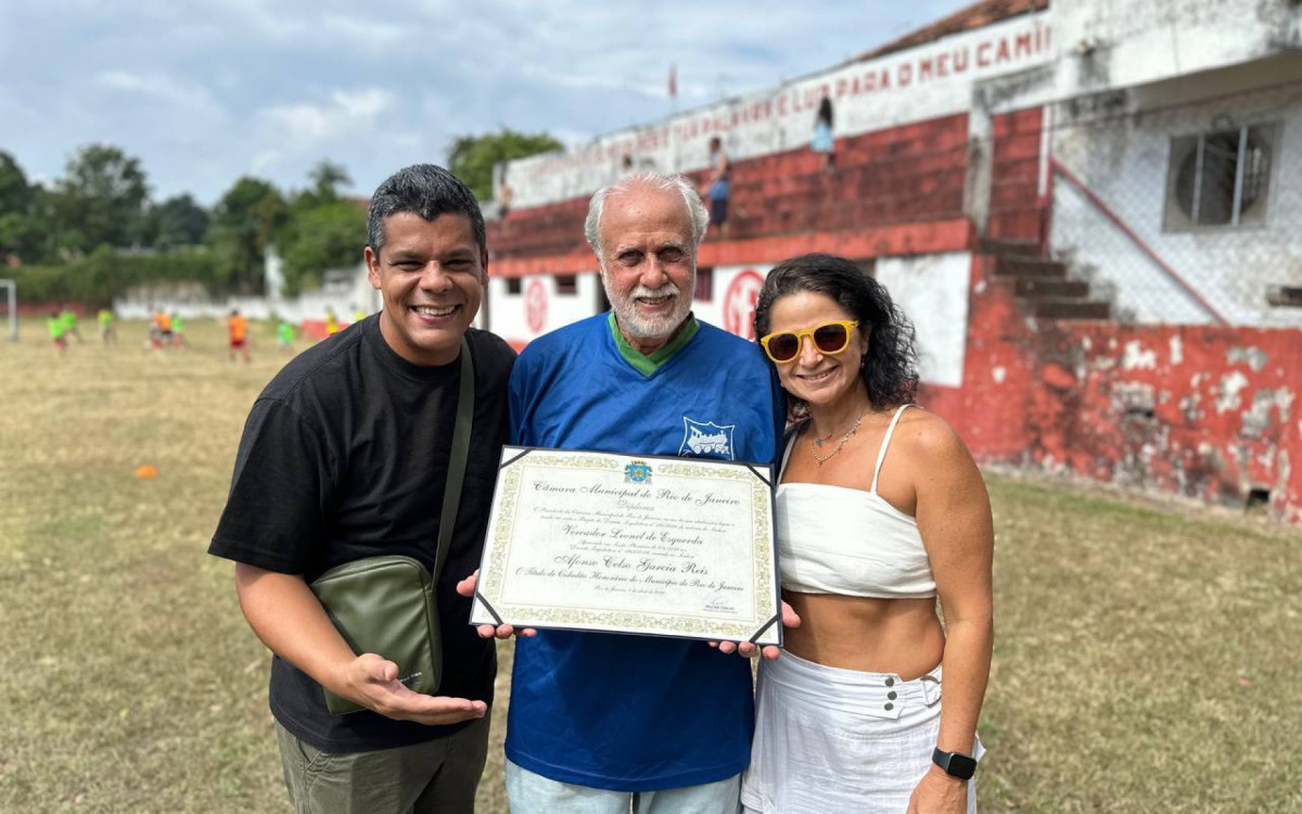 Afonsinho ao lado do vereador Leonel e da filha Violeta Reis - Divulga&ccedil;&atilde;o