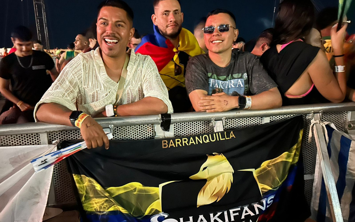 F&atilde;s latinos declaram amor por Shakira. Na foto, Jos&eacute; Carlos Chaparro, Steven Sepulveda, Daniel Ocampo Leal - Foto: Let&iacute;cia Pess&ocirc;a / Ag&ecirc;ncia O Dia