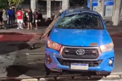PMs ficam feridos em acidente entre viatura e outro carro em Santa Cruz