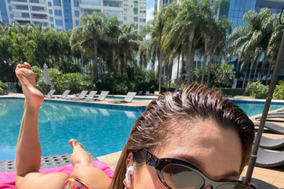 Flávia Alessandra posa de biquíni e recebe elogios: 'Linda'