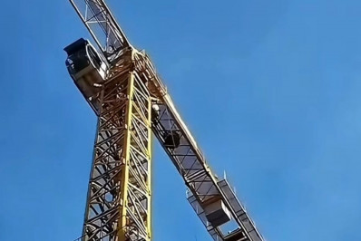 Bombeiros salvam operário que passou mal em cabine elevada na Praia de Botafogo