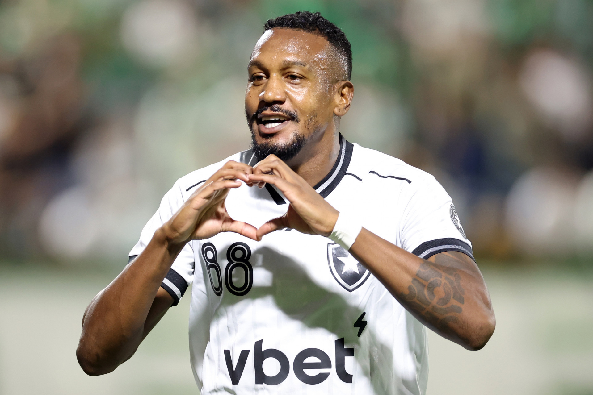 Edenílson exalta bom começo de Franclim no Botafogo: ‘Me surpreendi’