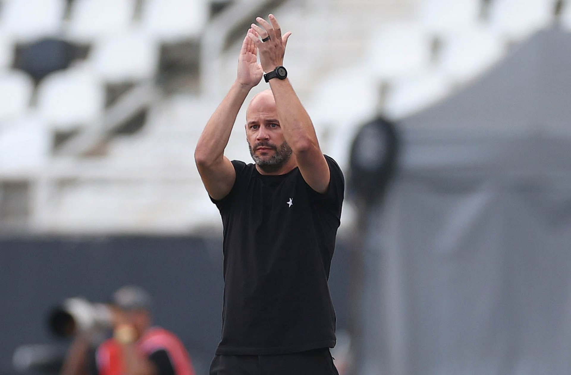 Franclim Carvalho cita “desilus&atilde;o” ap&oacute;s derrota do Botafogo: “N&atilde;o agredimos”