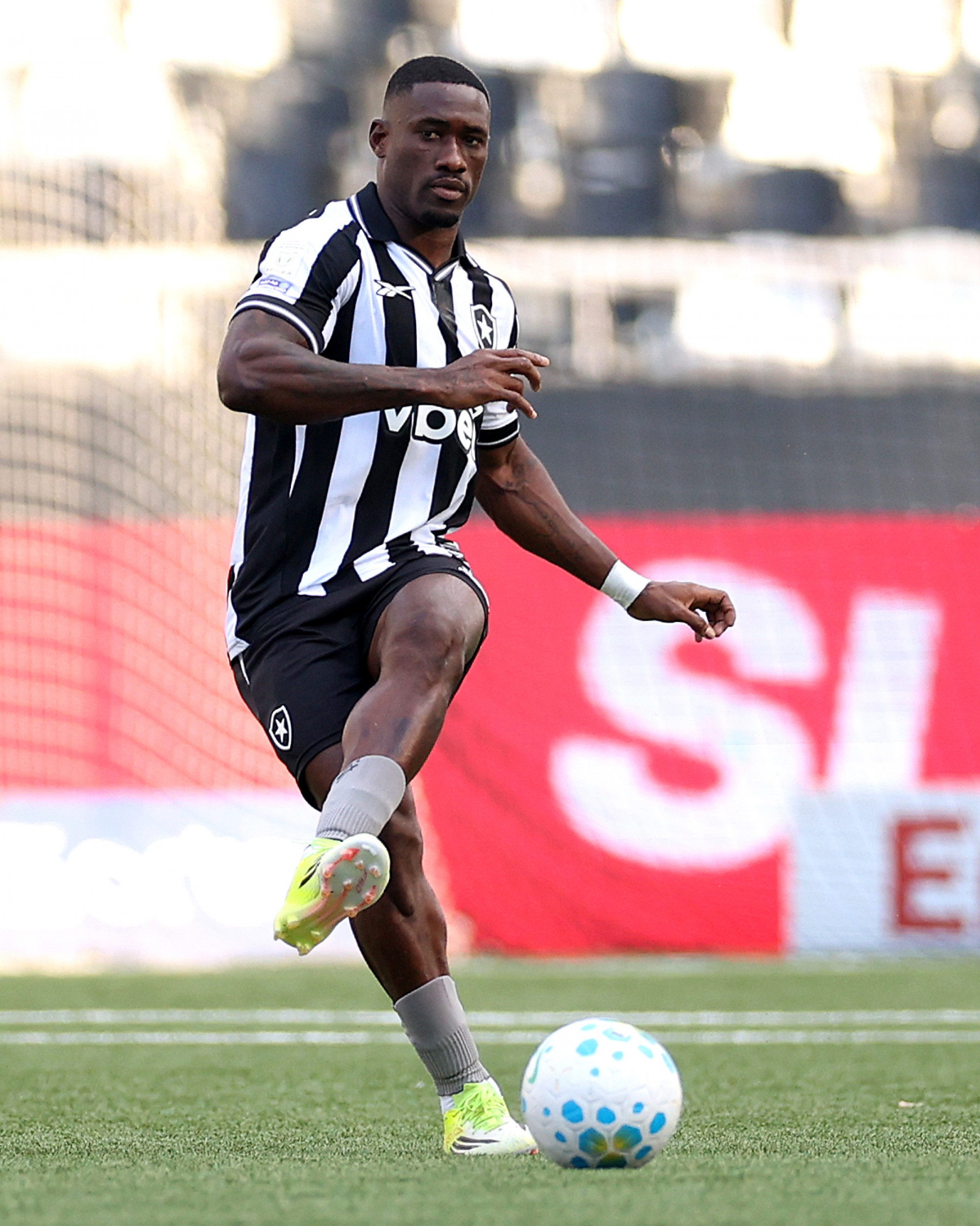 Bastos desfalca o Botafogo por causa de lesão muscular