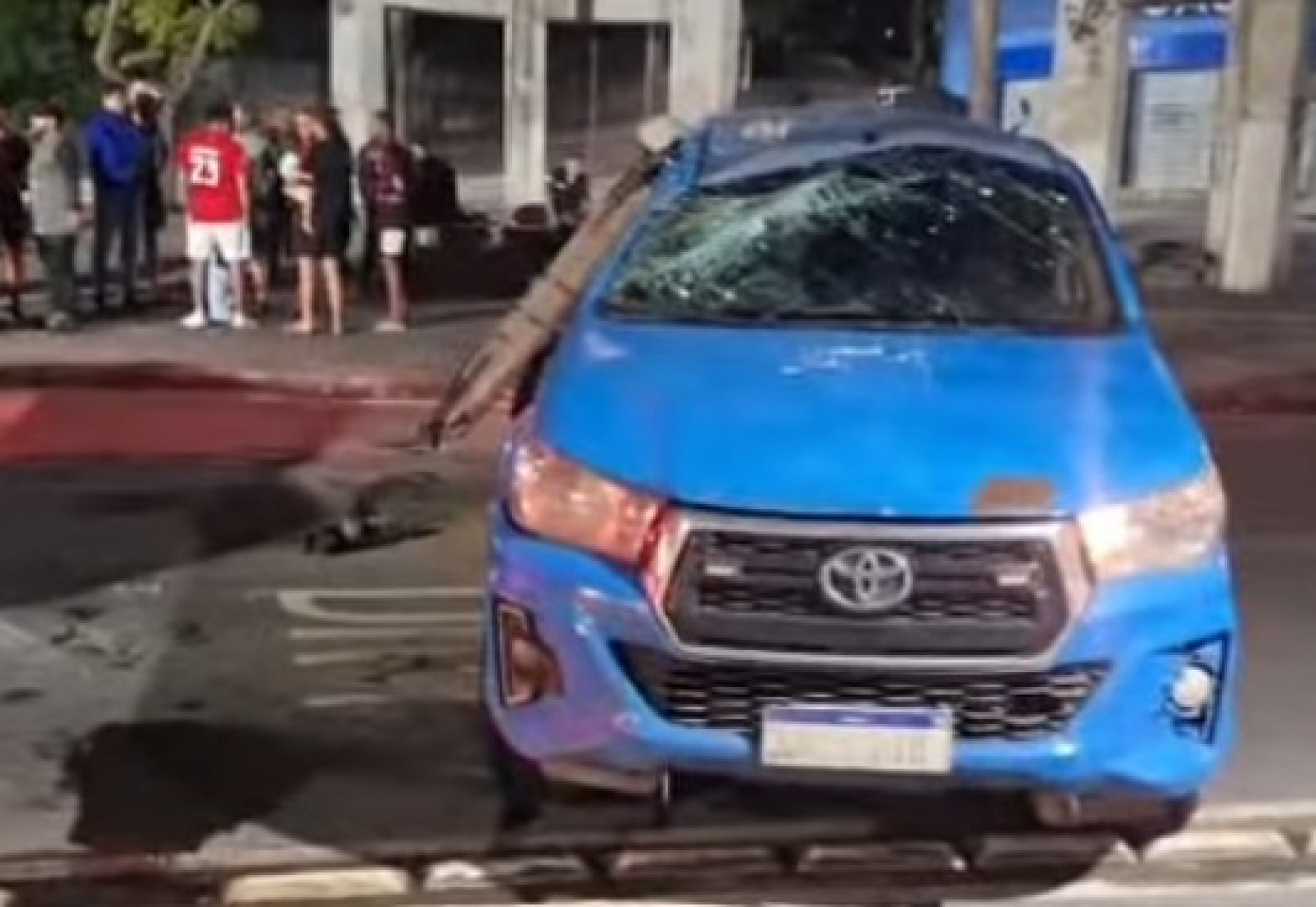 Acidente aconteceu na Rua Felipe Cardoso, em Santa Cruz - Reprodução / Redes Sociais