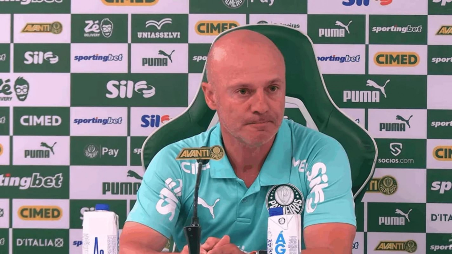 Auxiliar lamenta falta de “assertividade” e justifica mudan&ccedil;as no Palmeiras