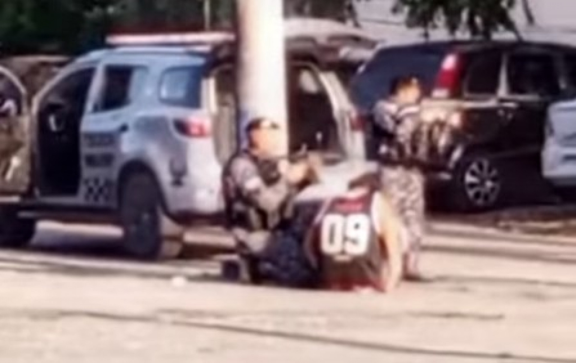 PMs são atacados por criminosos durante tentativa de resgate de comparsa na Cidade de Deus