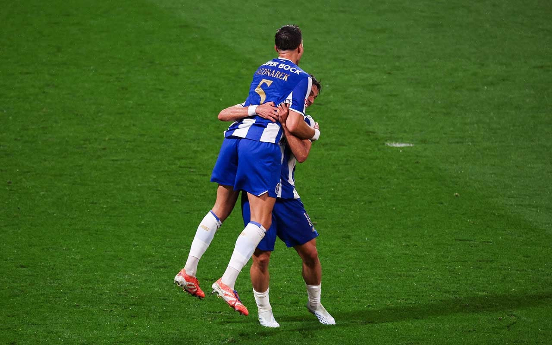 Porto vence o Alverca e &eacute; campe&atilde;o portugu&ecirc;s antecipadamente