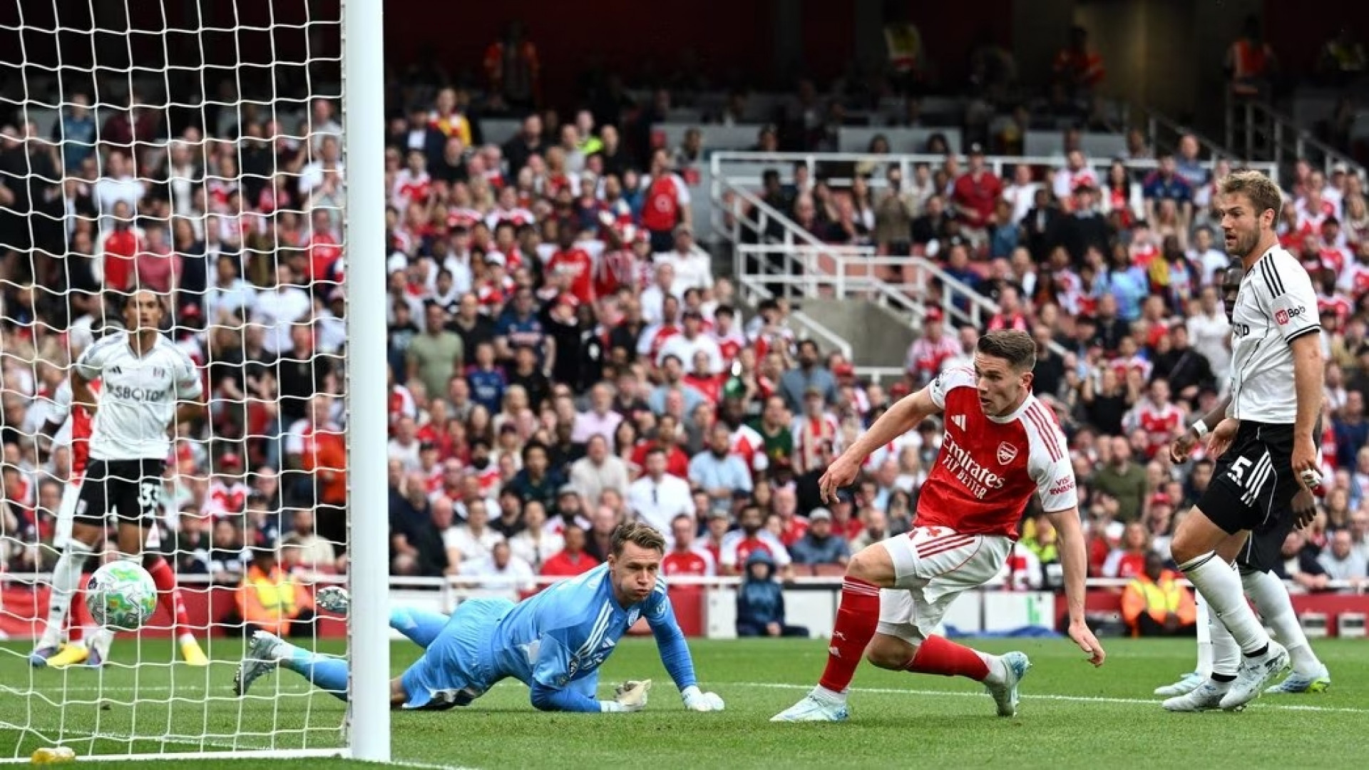 Com show de Gyökeres, Arsenal vence Fulham e segue vivo na briga pelo título