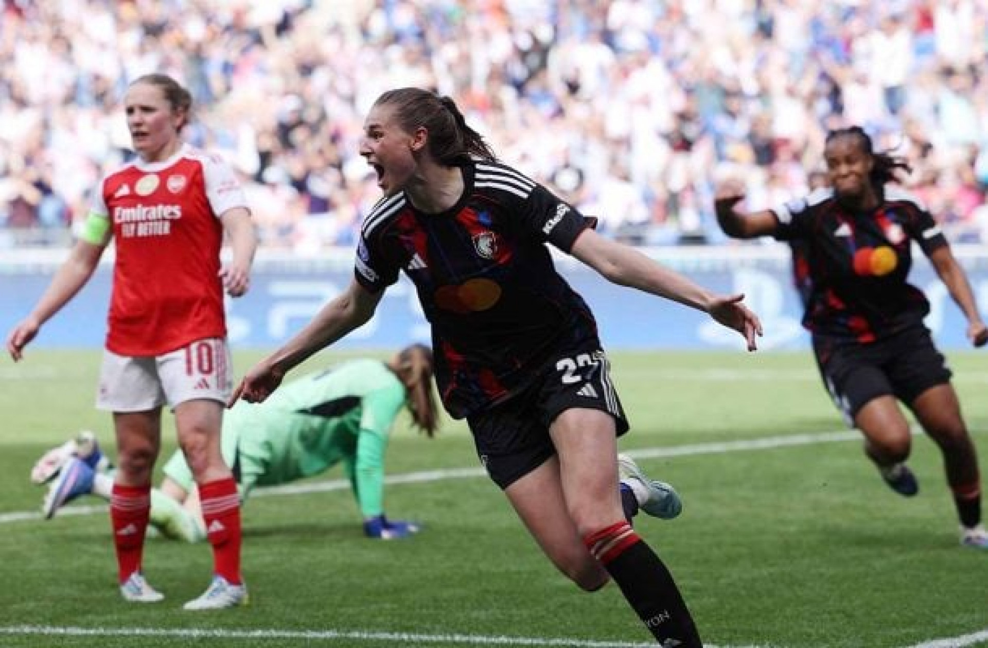 Lyon vence Arsenal e garante vaga na final da UEFA Champions League Feminina