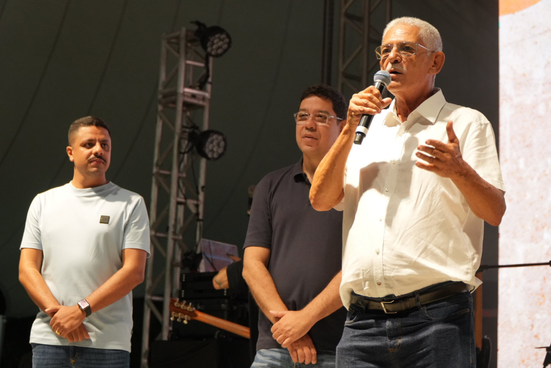 Parque RJ Nosso Sonho lota com show do grupo Os Garotin na Festa do Trabalhador