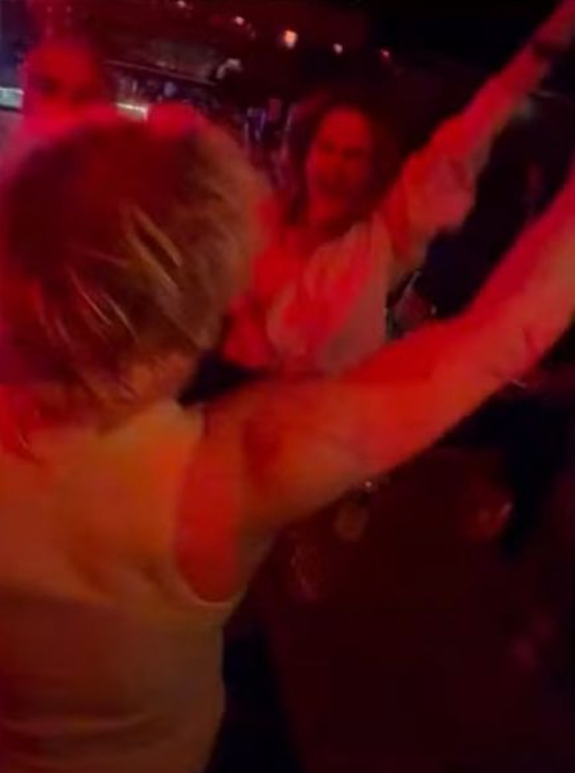 Juliano Floss e Ana Paula Renault em balada - Reprodução / Instagram