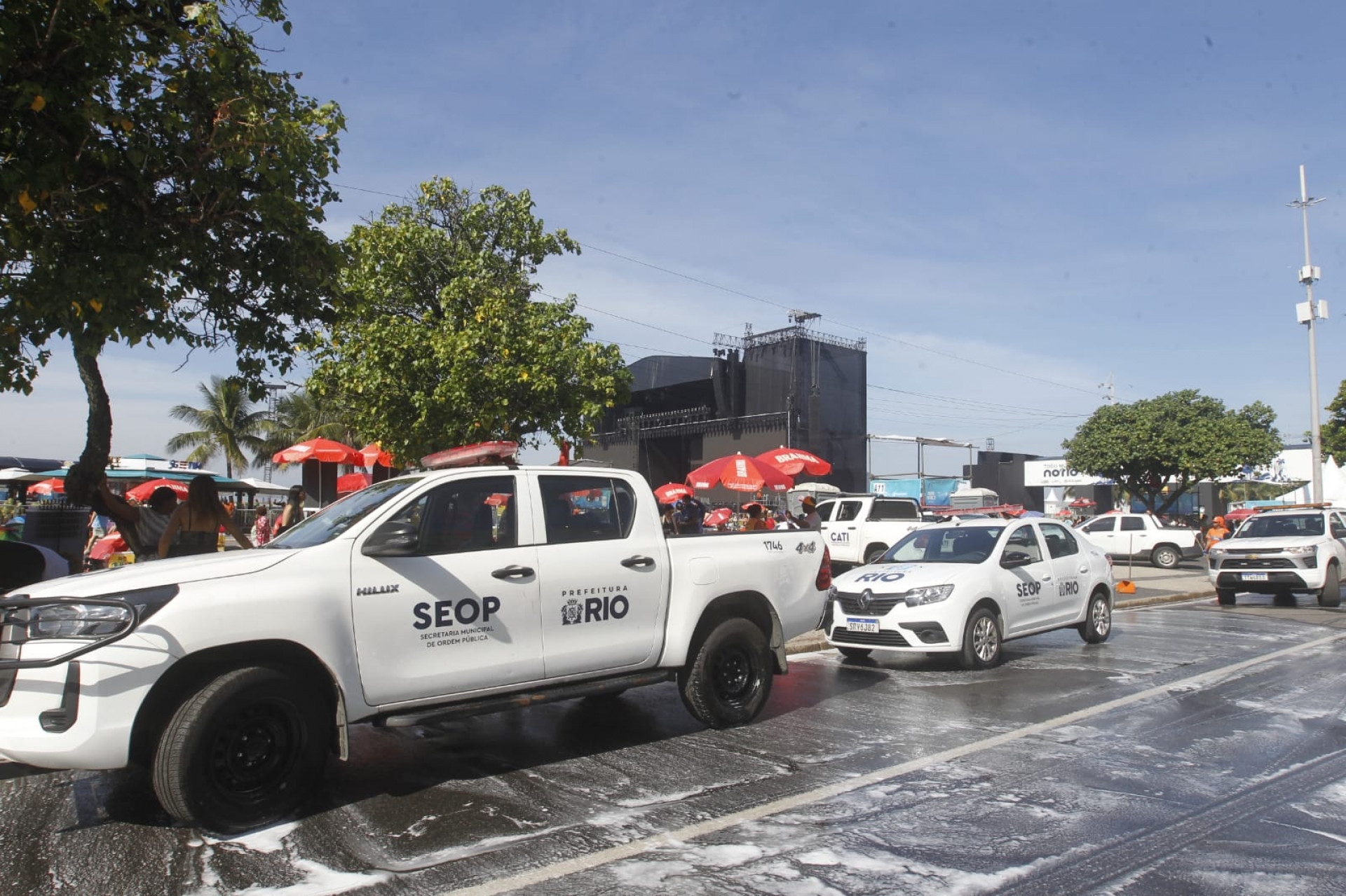 Agentes da Seop realizaram ações de ordenamento na Praia de Copacabana